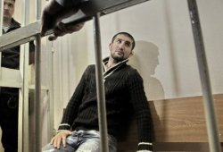 Суд по делу Мирзаева вновь приостановлен через год после его драки со студентом Агафоновым